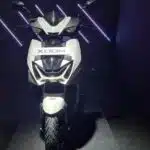 hero-xoom-rearr