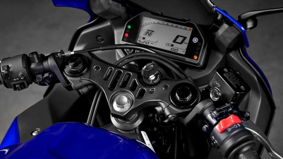 2022 Yamaha R3 cluster