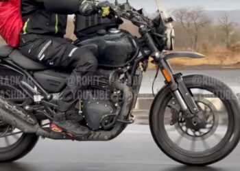 ட்ரையம்ப்-பஜாஜ் ஸ்கிராம்பளர் பைக்கின் சோதனை ஓட்ட படங்கள்