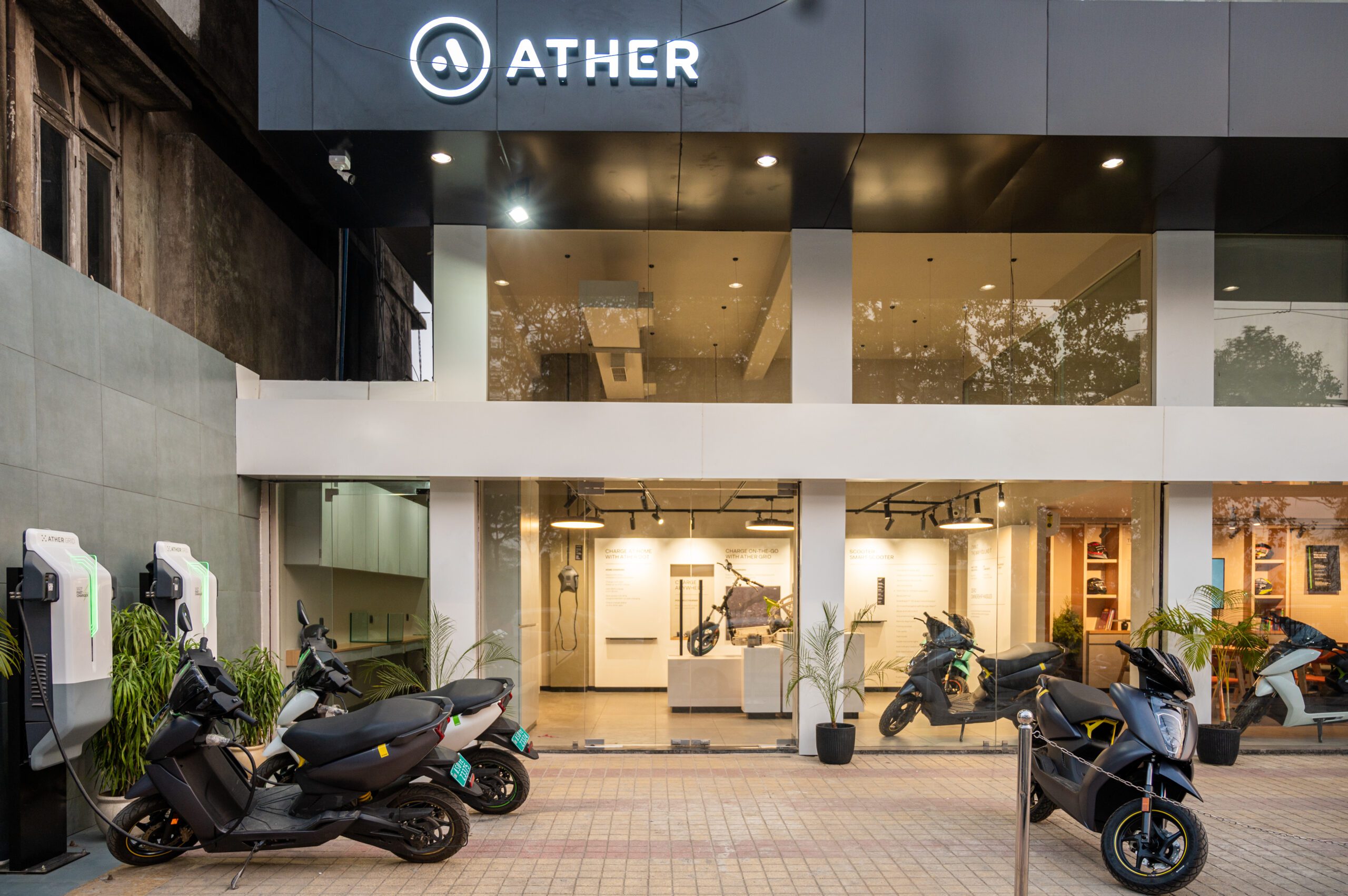 ather 450x escooter charging