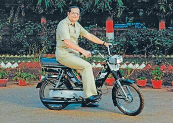 kinetic e luna moped launch