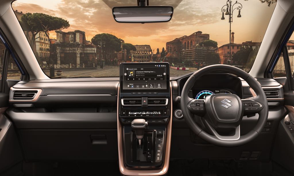 Maruti Invicto interior