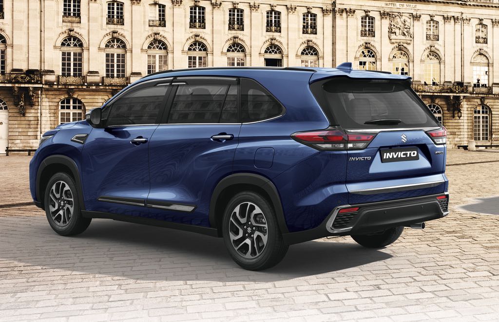 Maruti suzuki Invicto rear