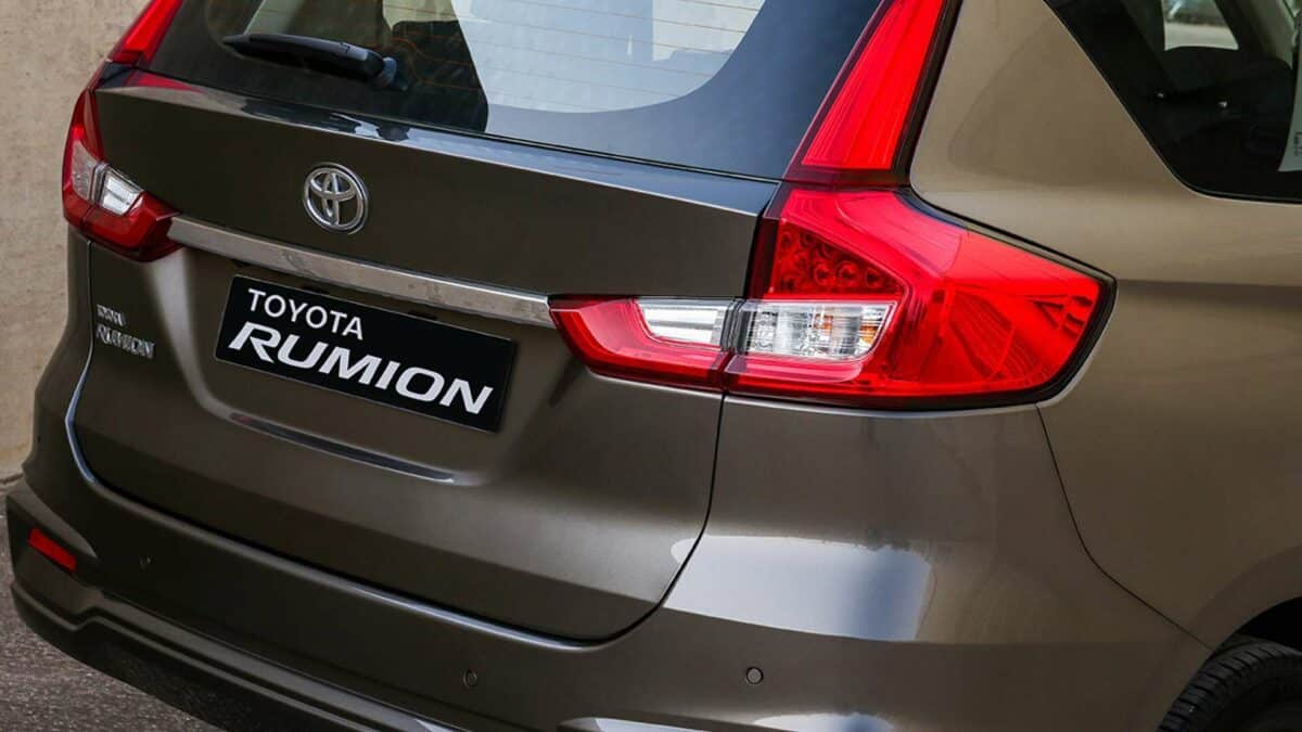toyota rumion tail light