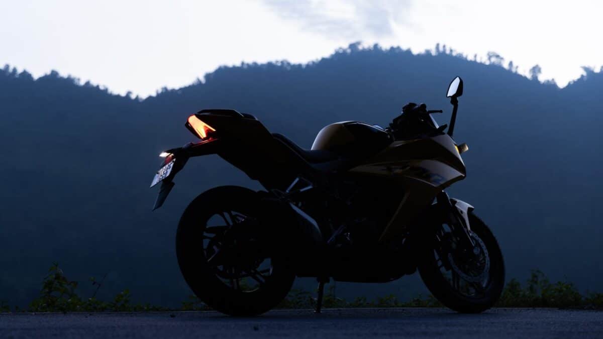 hero karizma xmr 210 rear