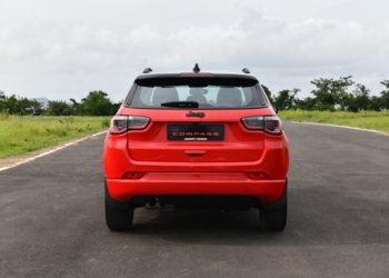 ஜீப் காம்பஸ் 2WD விற்பனைக்கு அறிமுகமானது