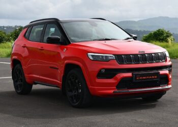 ஜீப் காம்பஸ் 2WD விற்பனைக்கு அறிமுகமானது