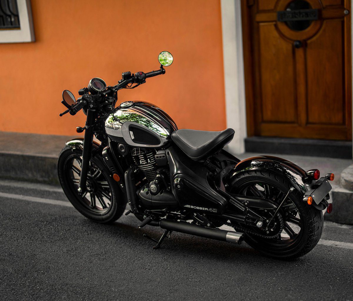 jawa 42 bobber black mirror