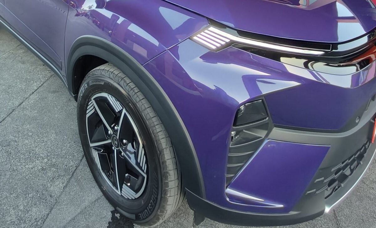 tata nexon r16 alloy