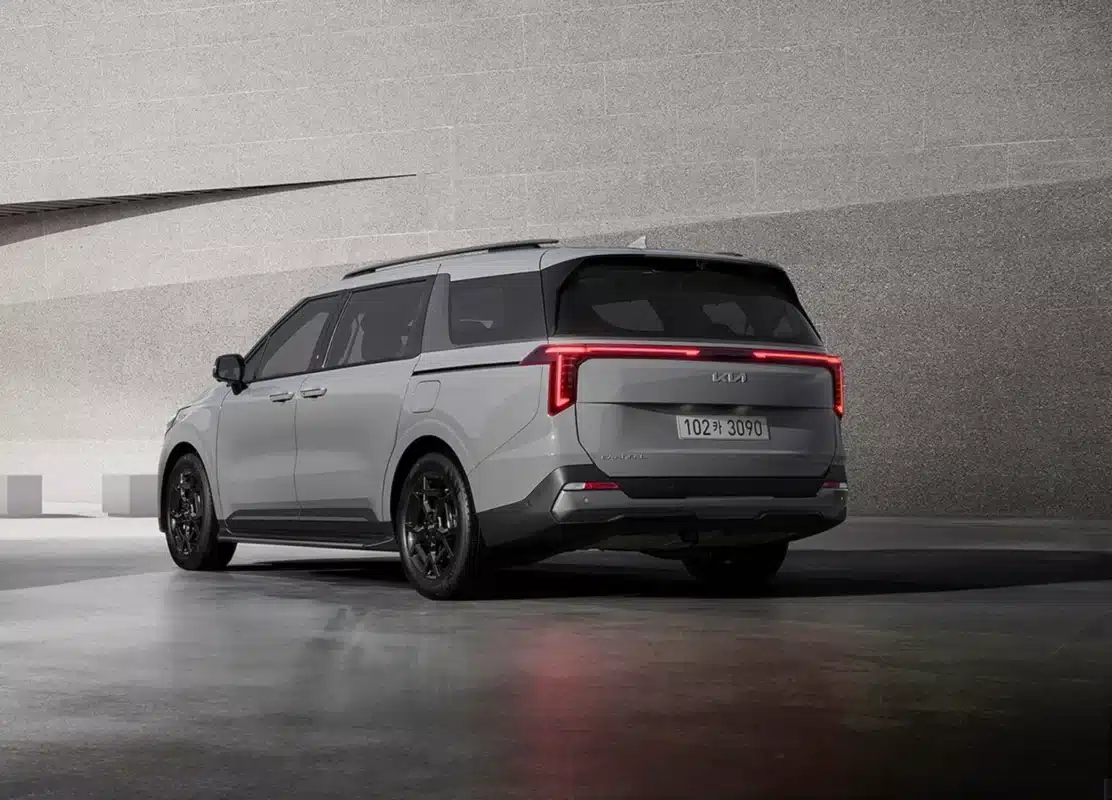 2024 Kia Carnival car rear