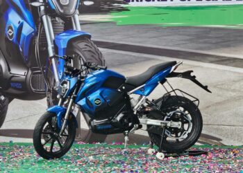 revolt rv400 cricket special edition