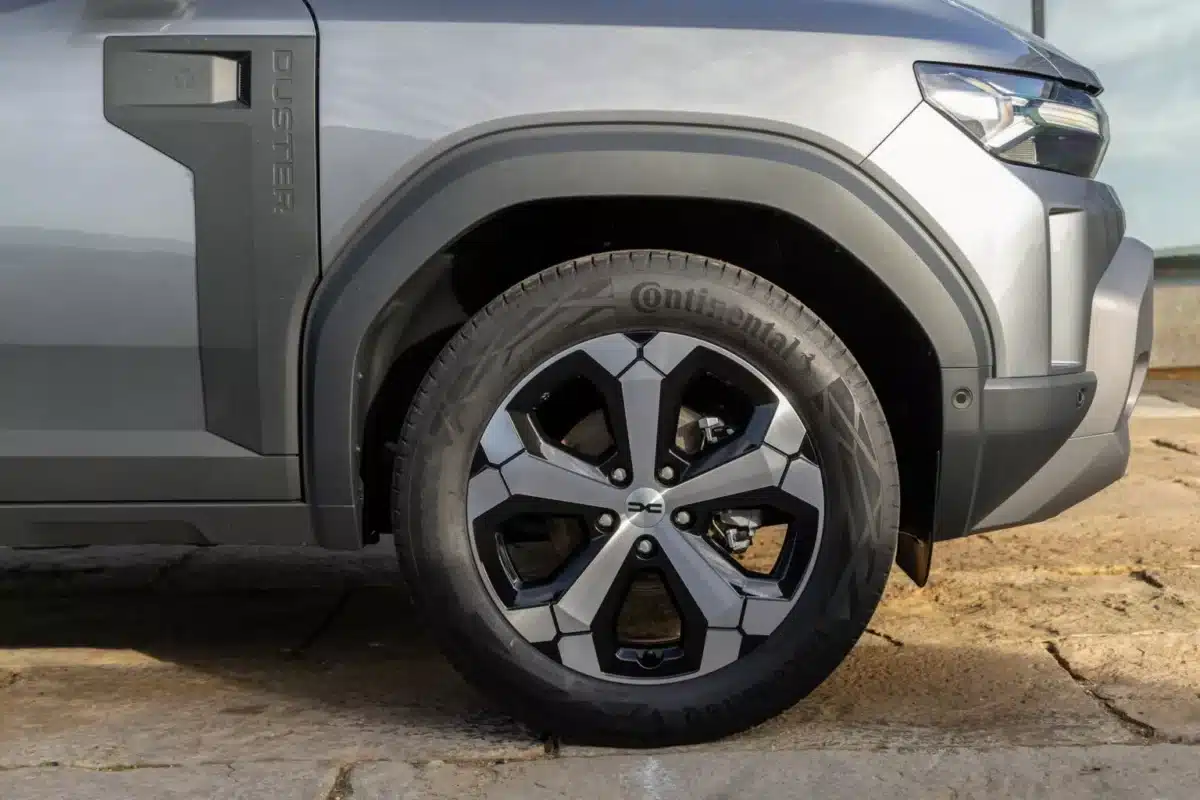 2024 renault Duster alloy wheel