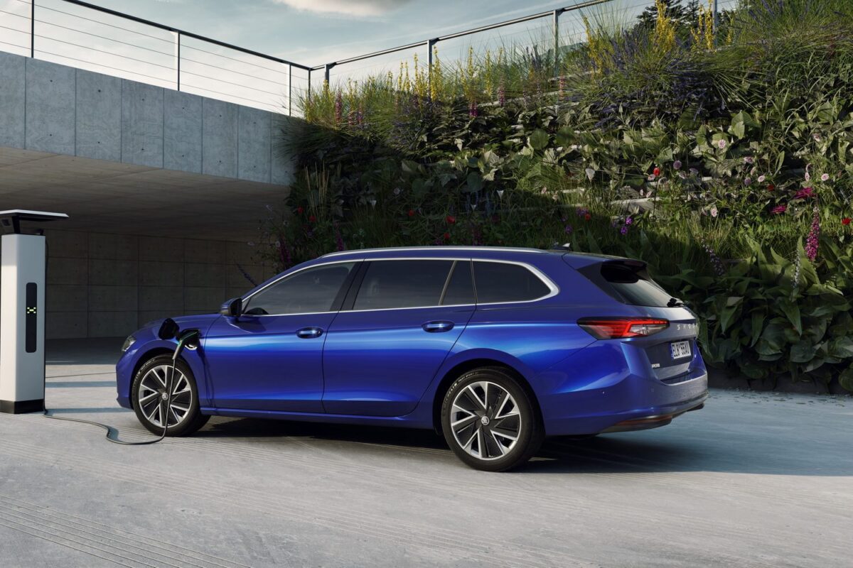 2024 skoda superb phev
