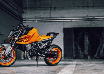 EICMA 2023ல் கேடிஎம் 990 டியூக் பைக் அறிமுகமானது