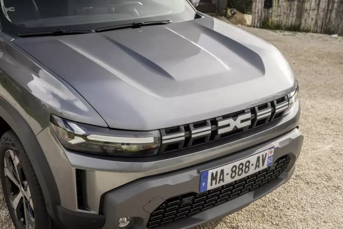 new renault duster front view