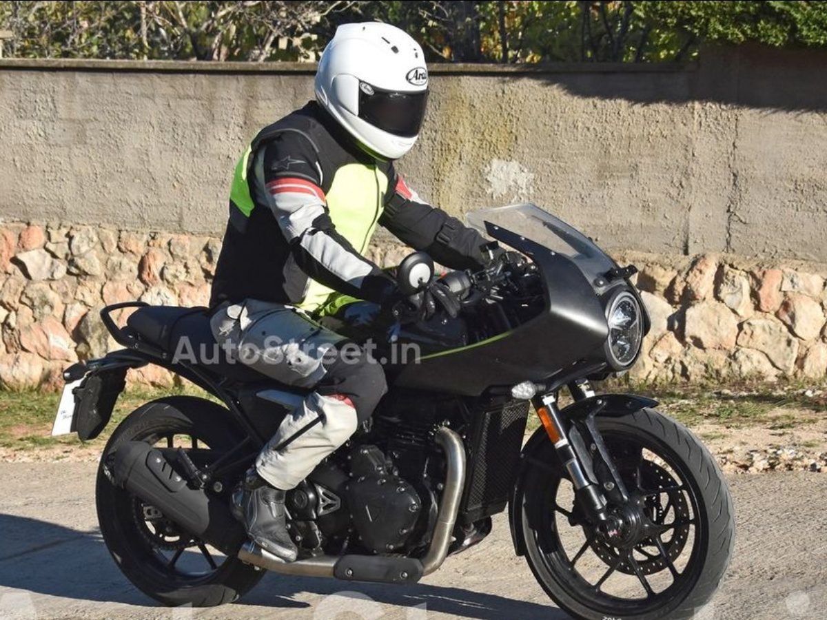 Triumph thruxton 400 spied