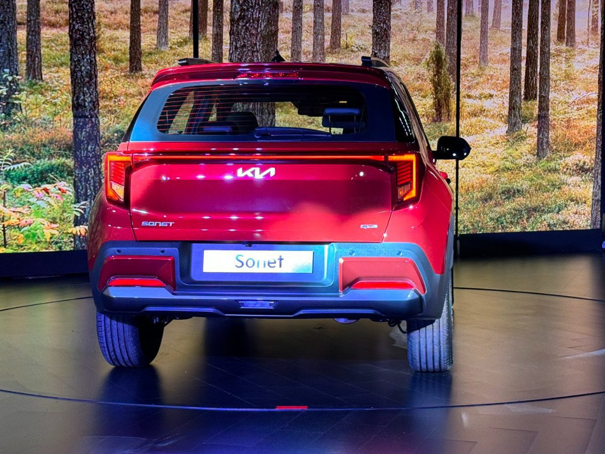 kia sonet suv rear view