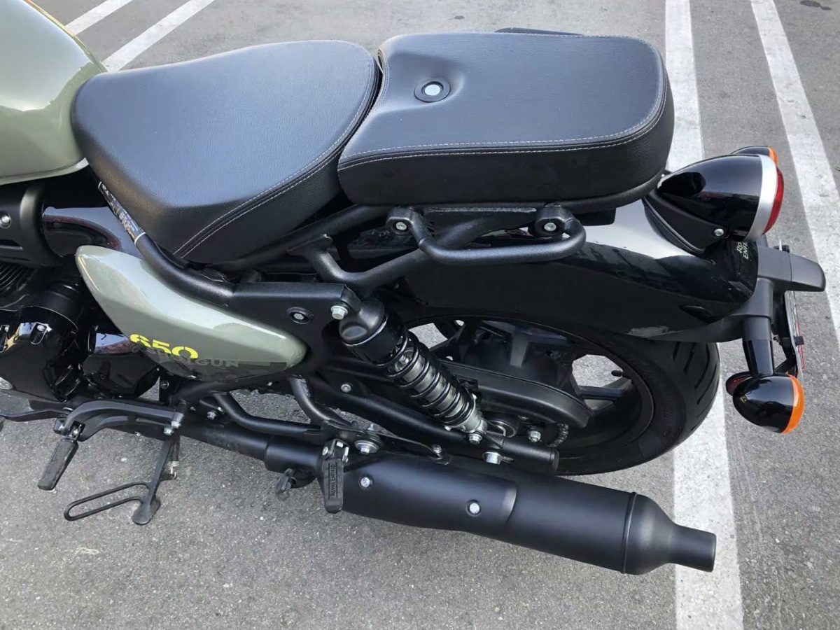 Royal Enfield shotgun 650 seat remove