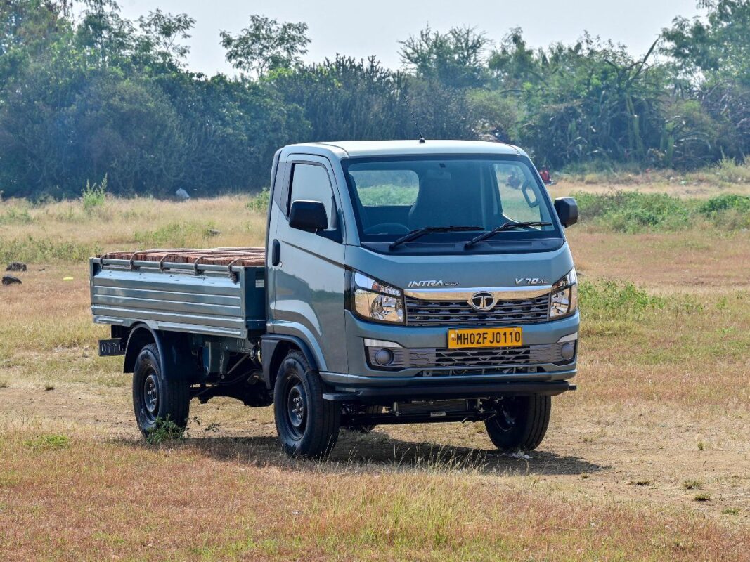 tata intra v70