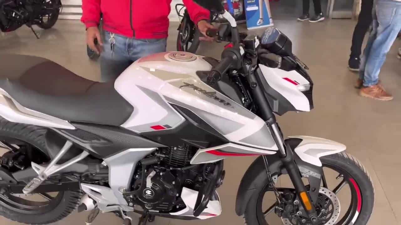 bajaj pulsar n150 spied