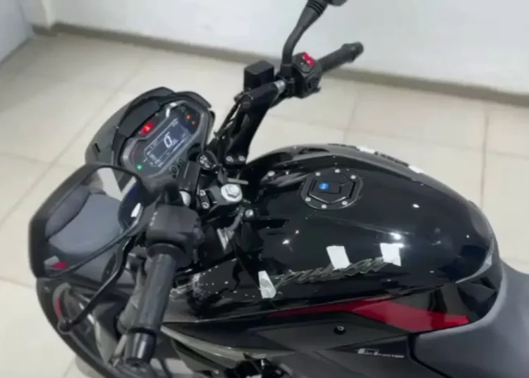 2024 bajaj pulsar ns200 cluster