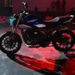 ஹீரோ நிறுவன முதல் 350-500cc பிரிவில் மோட்டார்சைக்கிள் மேவ்ரிக் 440 அறிமுக சலுகையாக விற்பனைக்கு ரூ.1.99 லட்சம் முதல் ரூ.2.24 லட்சம் வரை விலை நிர்ணயம் செய்யப்பட்டுள்ளது. மிக சிறப்பான ஸ்டைலிங் அம்சங்களை பெற்றுள்ள ரோட்ஸ்டெர் மிக கடுமையான சவாலினை நடுத்தர மோட்டார்சைக்கிளின் வலுவான போட்டியாளர்களை எதிர்கொள்ளுகின்றது.