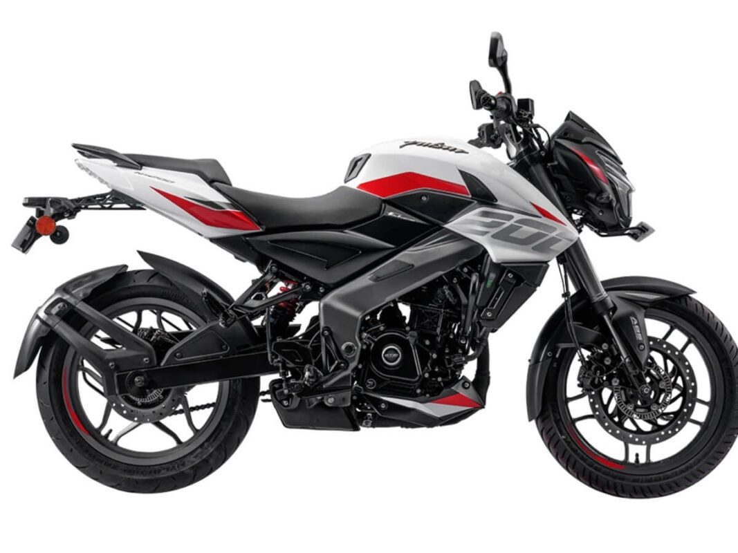 2024 pulsar ns200 white 1