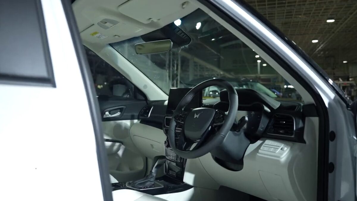mahindra xuv 3xo suv interior
