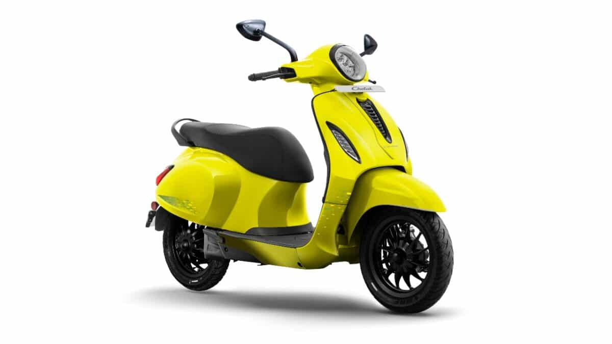 chetak blue 2901 escooter yellow