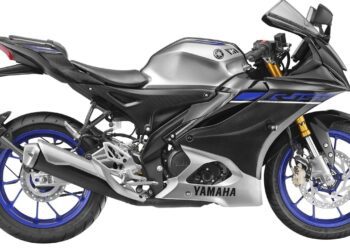 புதிய கார்பன் ஃபைபர் பேட்டர்னில் 2024 யமஹா R15M விற்பனைக்கு அறிமுகமானது