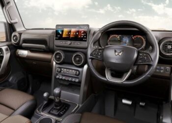 பிரவுன் நிற இன்டீரியரில் மஹிந்திரா தார் ராக்ஸ் 4×4 அறிமுகமானது