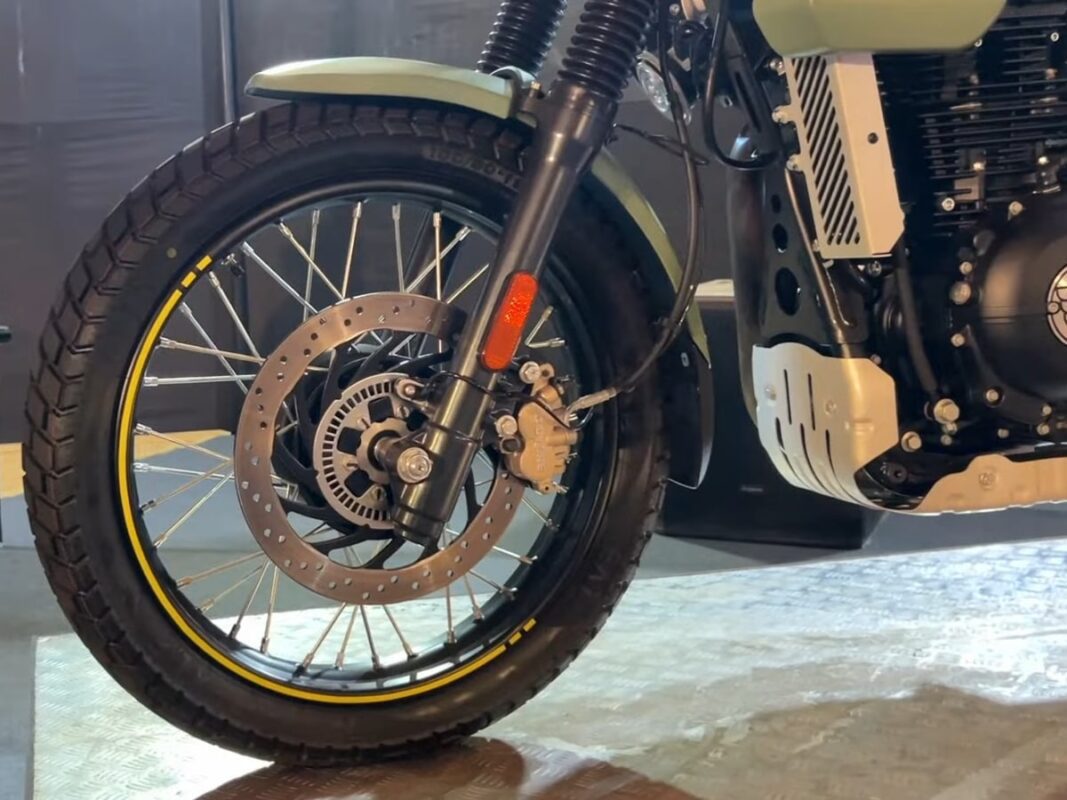 2025 Royal Enfield scram 440 spoke wheel