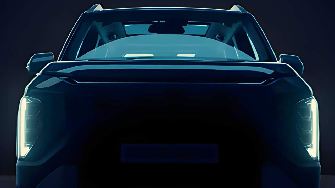 Kia Syros teaser with panoramic sunroof