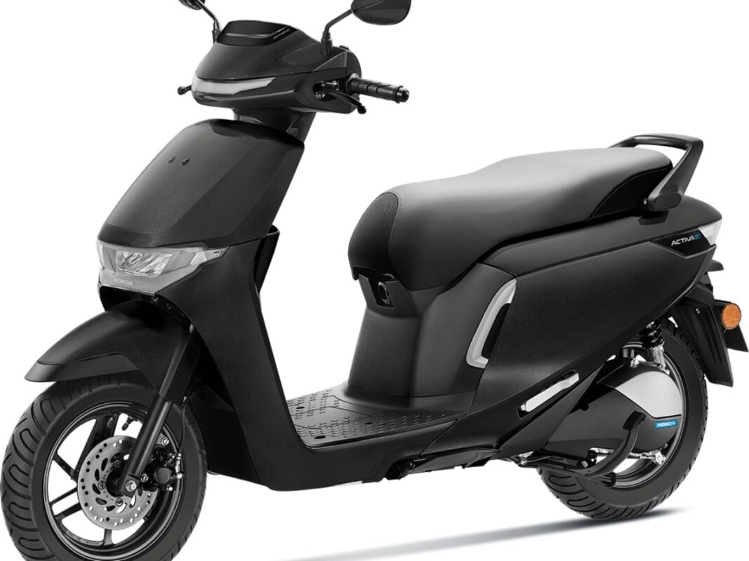 honda activa e Pearl Nightstar Black colour