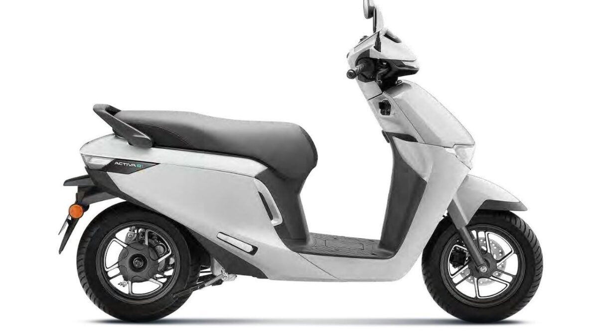 honda activa e side view 1