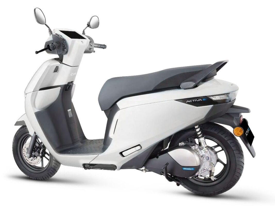 honda activa e side view