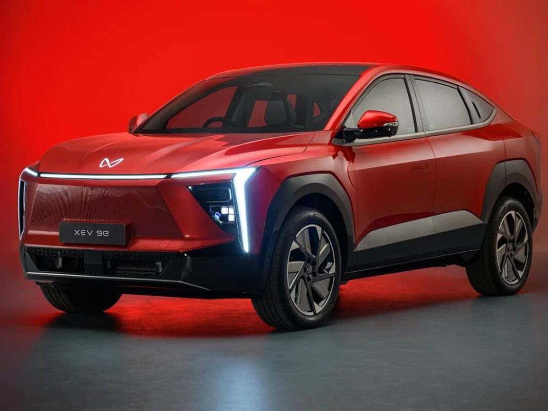 mahindra xev 9e suv front