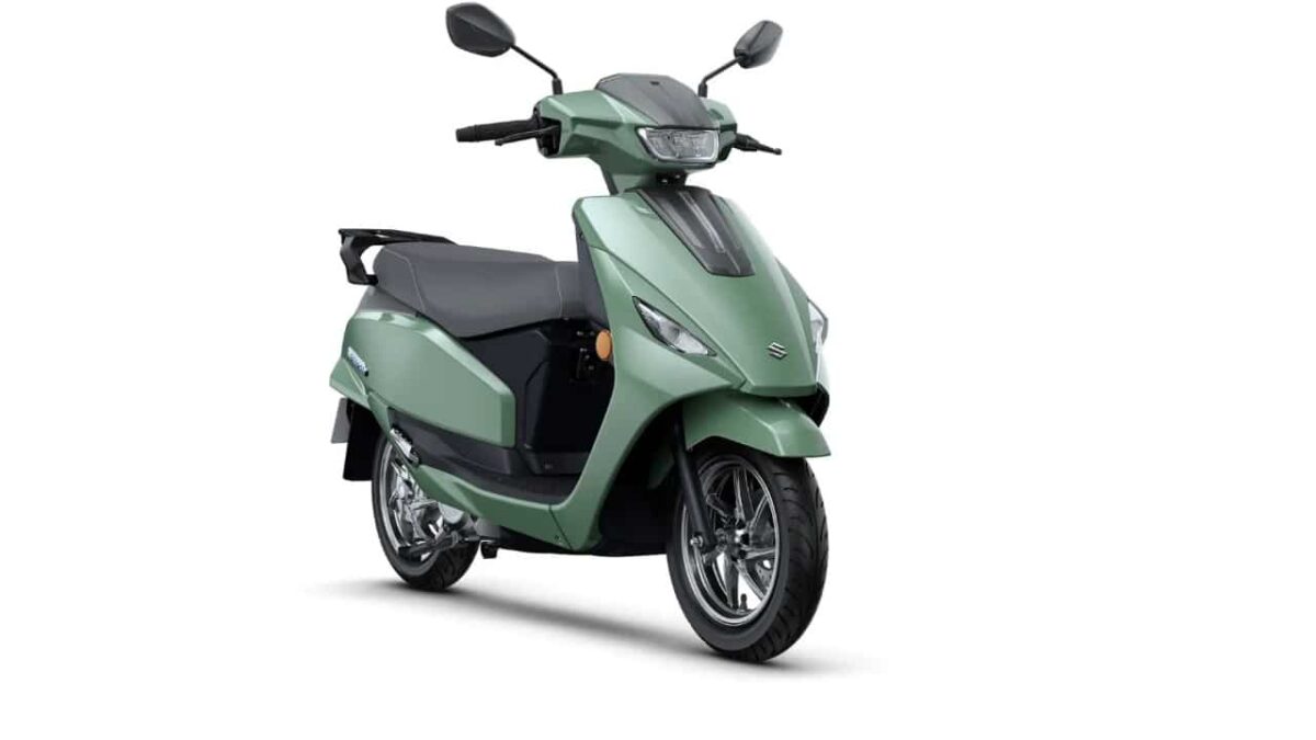 Suzuki e access Pearl Jade Green
