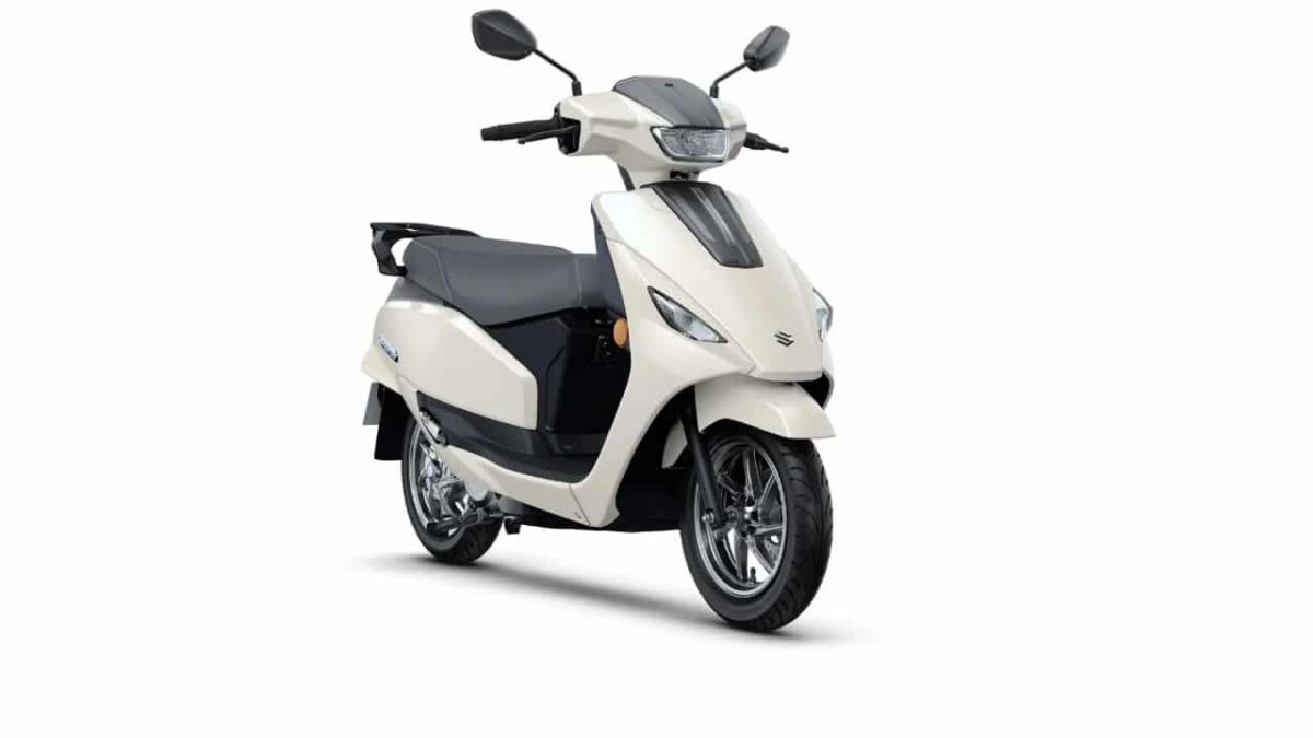 Suzuki e access pearl grace white