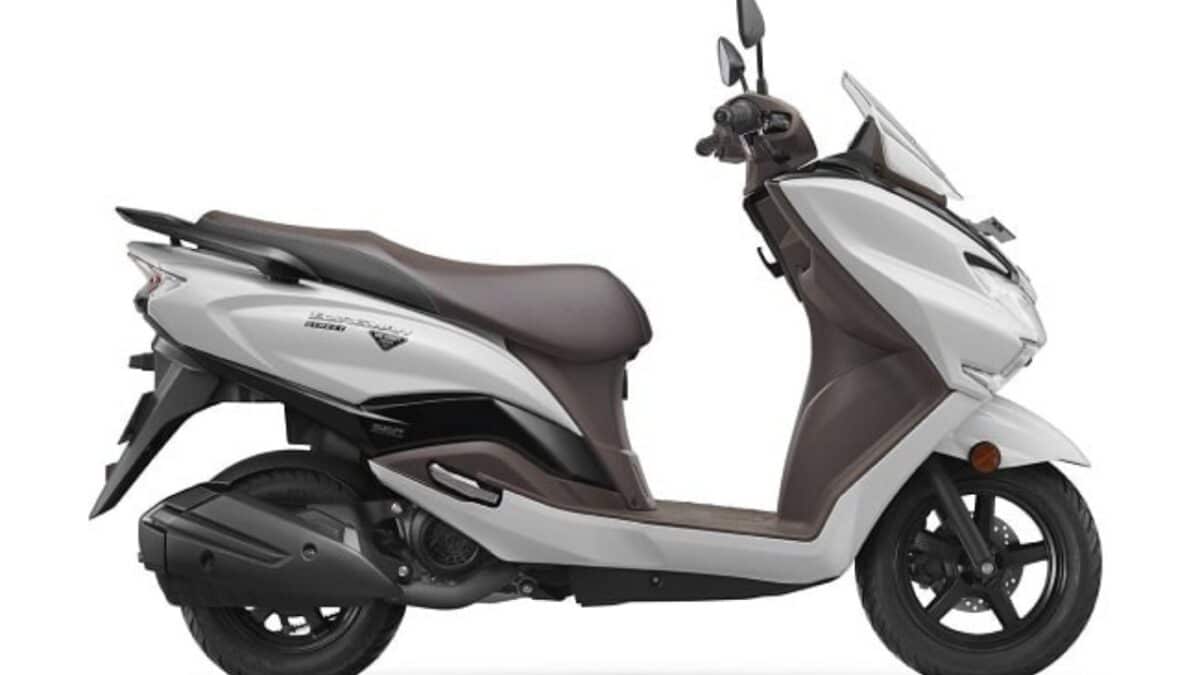 2025 suzuki burgman street white