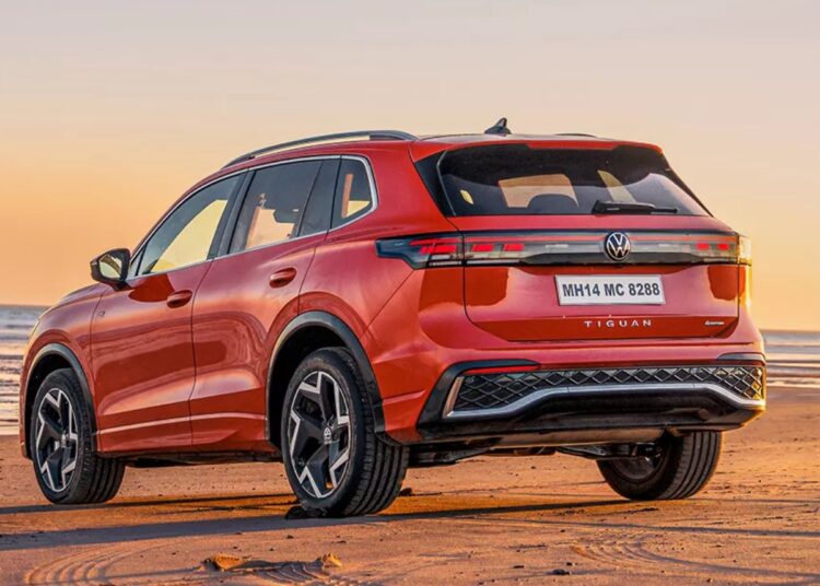 Volkswagen Tiguan R Line rear view