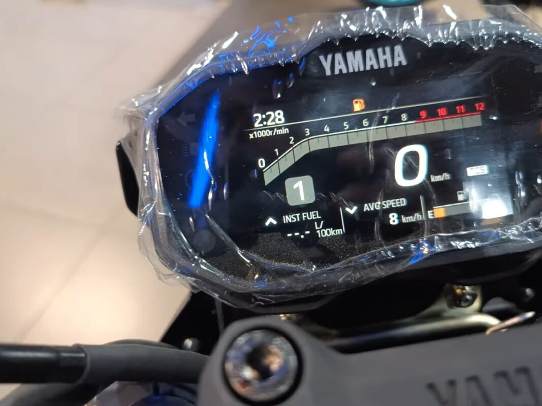2025 yamaha fz s fi hybrid cluster1