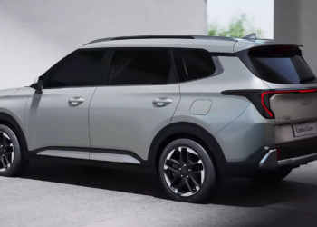kia carens clavis sideview