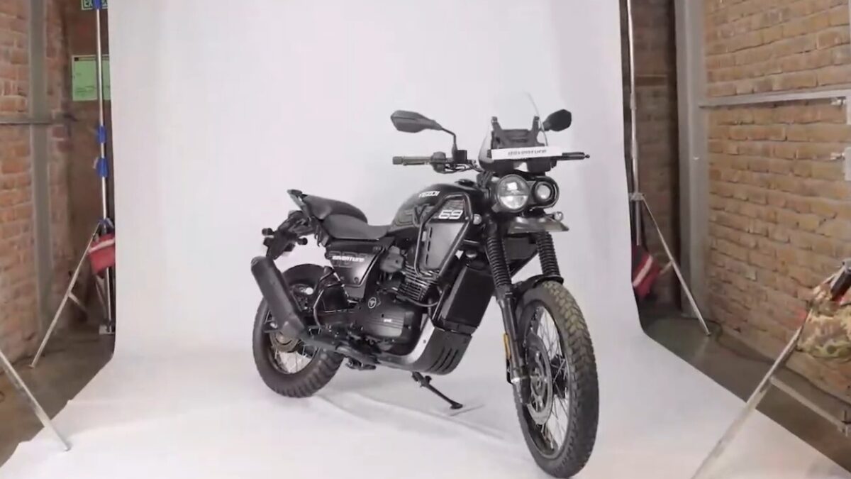 yezdi adventure 2025 black