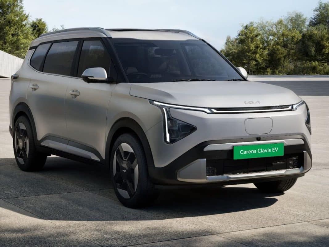 kia carens clavis on road price list