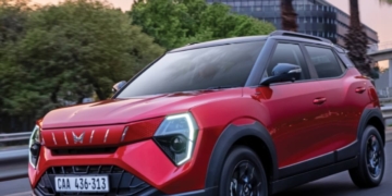 மஹிந்திரா XUV 3XO REVX