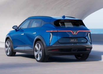 vinfast vf7 electric car rear