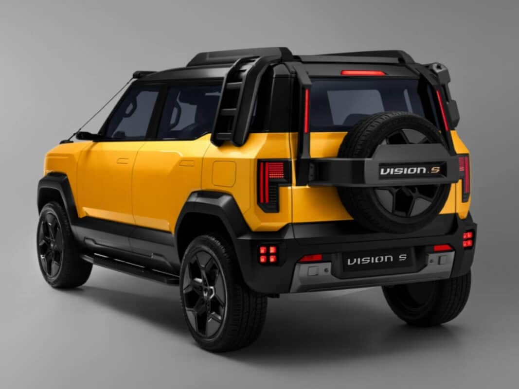 mahindra vision s rear view