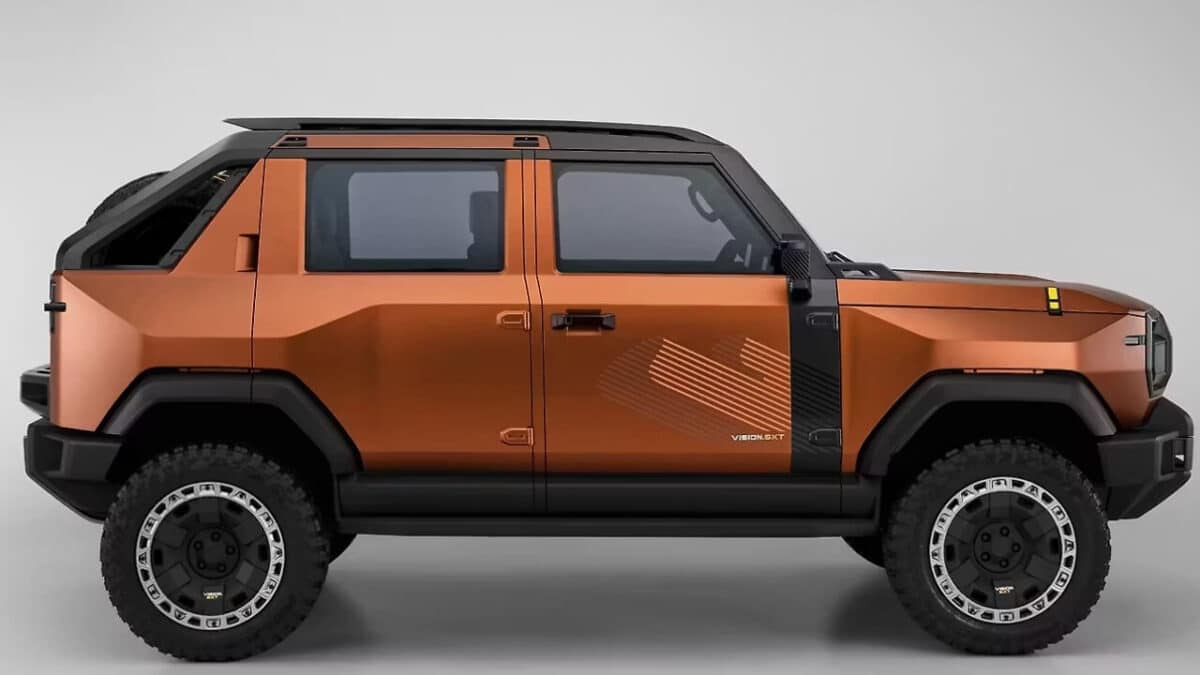 mahindra vision sxt side