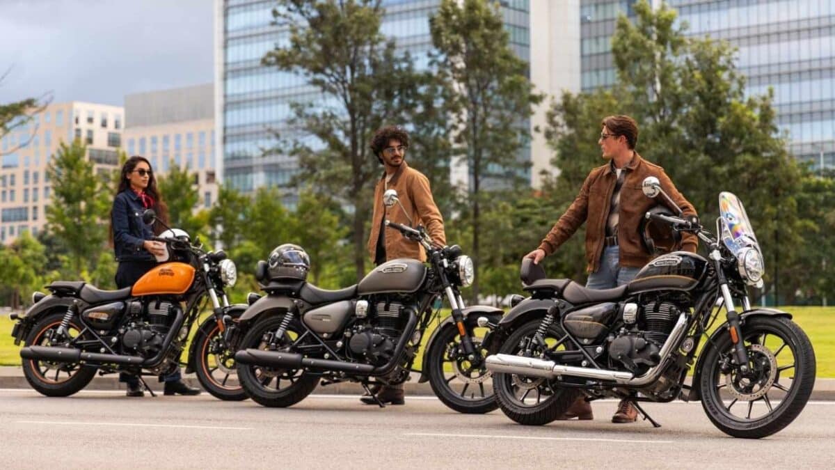2025 new royal enfield meteor 350 action